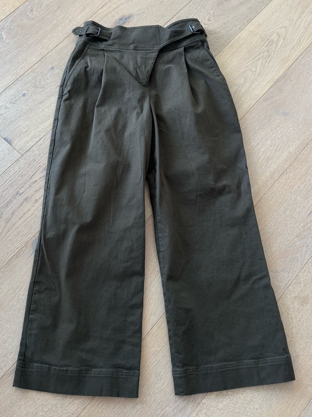 Express Wide Leg High-Waist Pants in Olive Green Size 8 Short
